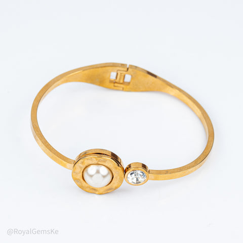 Hammered Pearl & Solitaire Bangle