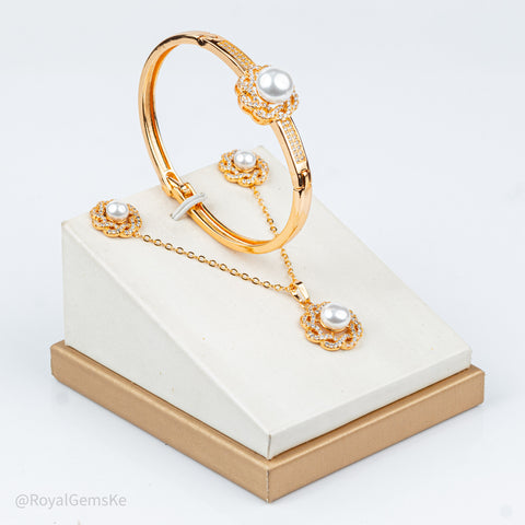 Royal Daisy Bloom Pendant & Bangle Set