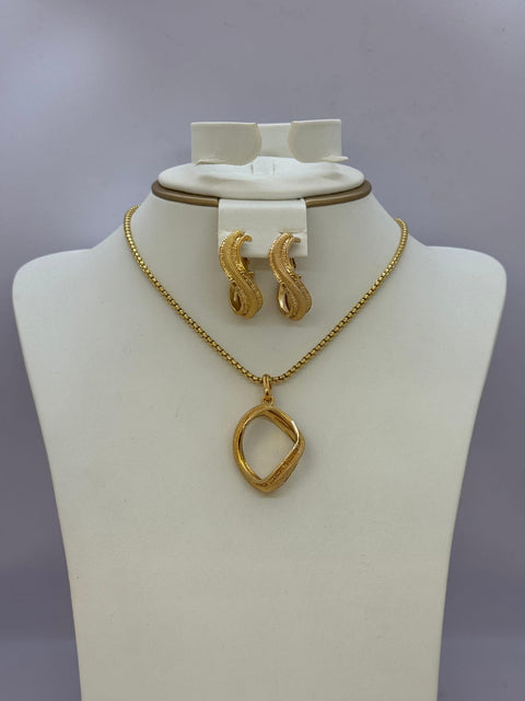 Liquid Gold Asymmetric Jewelry Set